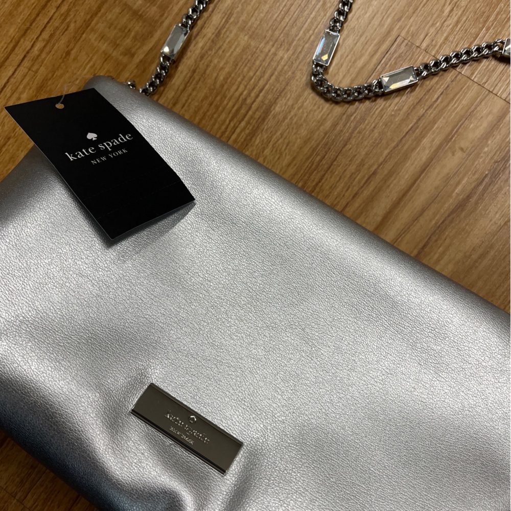 Kate Spade Anya metallic silver crossbody clutch NWT vegan leather chain bag - Picture 2 of 15